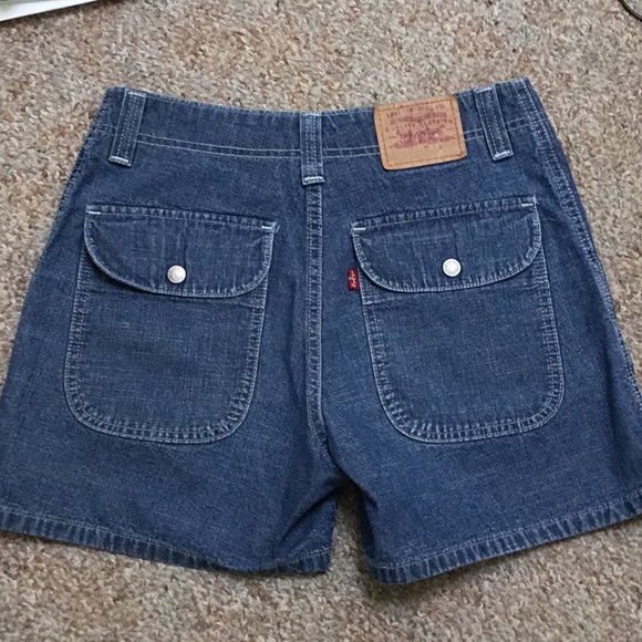 Vintage Levi’s Red Tag Woman’s Denim Jeans Snap Back Pocket Shorts size 6 - Picture 2 of 4